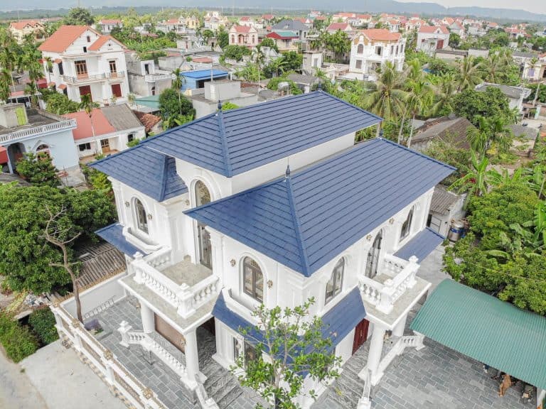 Có lên dùng ngói màu Xanh Đen?